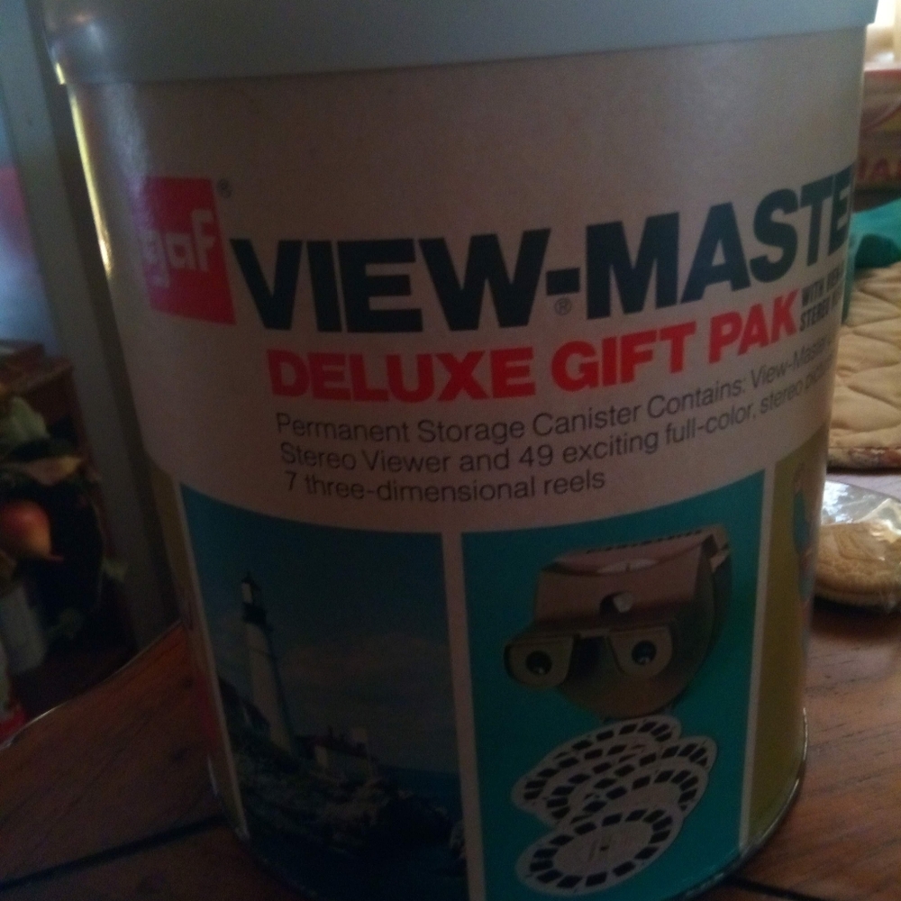 Vintage View master works and has cards
